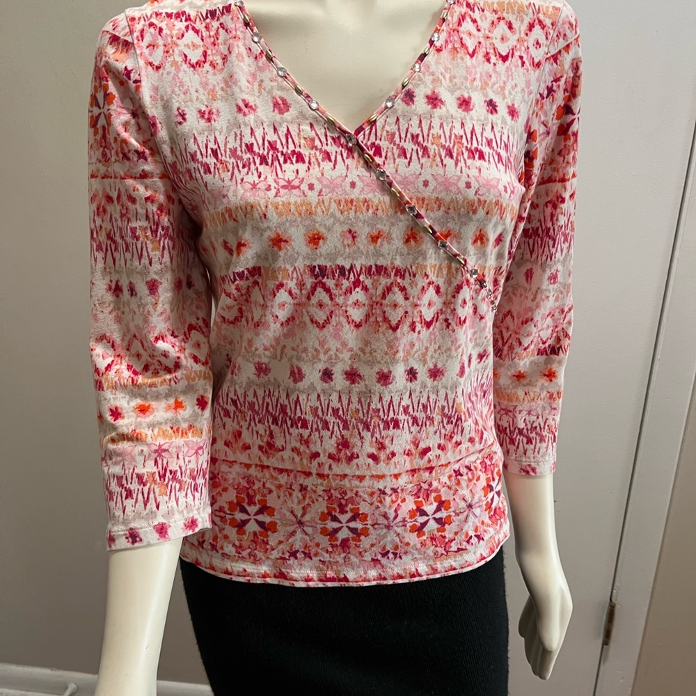 LARA LANE Embellished V neck & angle side front blouse/top SIZE: MEDIUM
